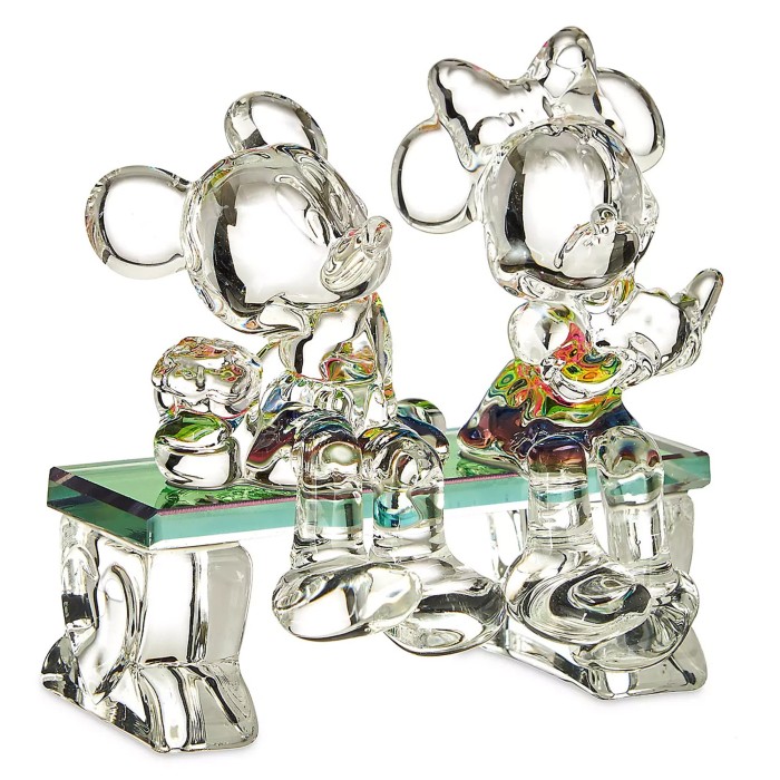 Mickey et Minnie sur Banc