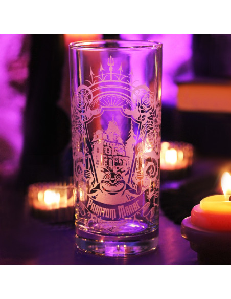 verre haut phantom manor sur fond halloween